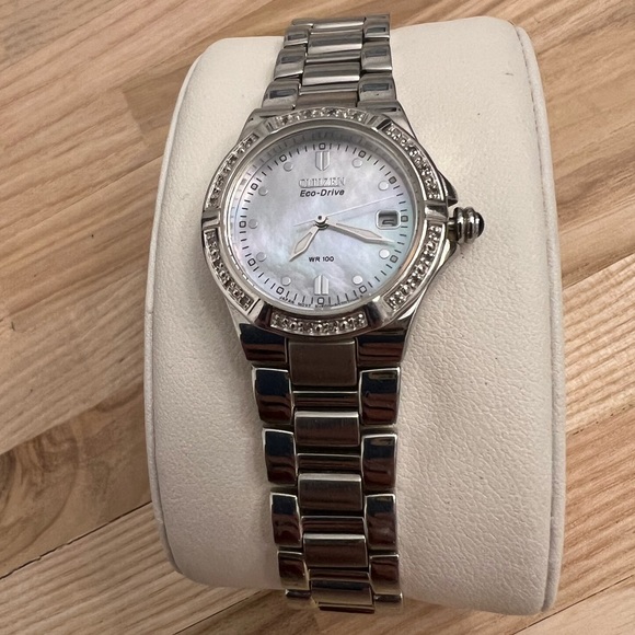Citizen Eco Drive Ladies Watch Genuine Diamonds Mother of Pearl Dial Date Window - Picture 3 of 11